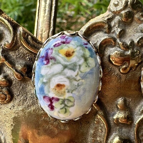 VTG Earrings 3/4" Clips‎ Porcelain Oval Shape Flowers Gold Tone Victorian Style - Picture 3 of 7